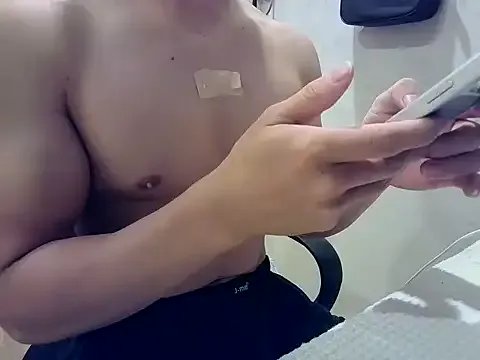 ZhangQing95 on StripChat